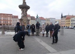 Nám. Přemysla Otakara II. Č. B. - setkání se studentkami a studenty japonštiny (JŠ AKAI KIKU)